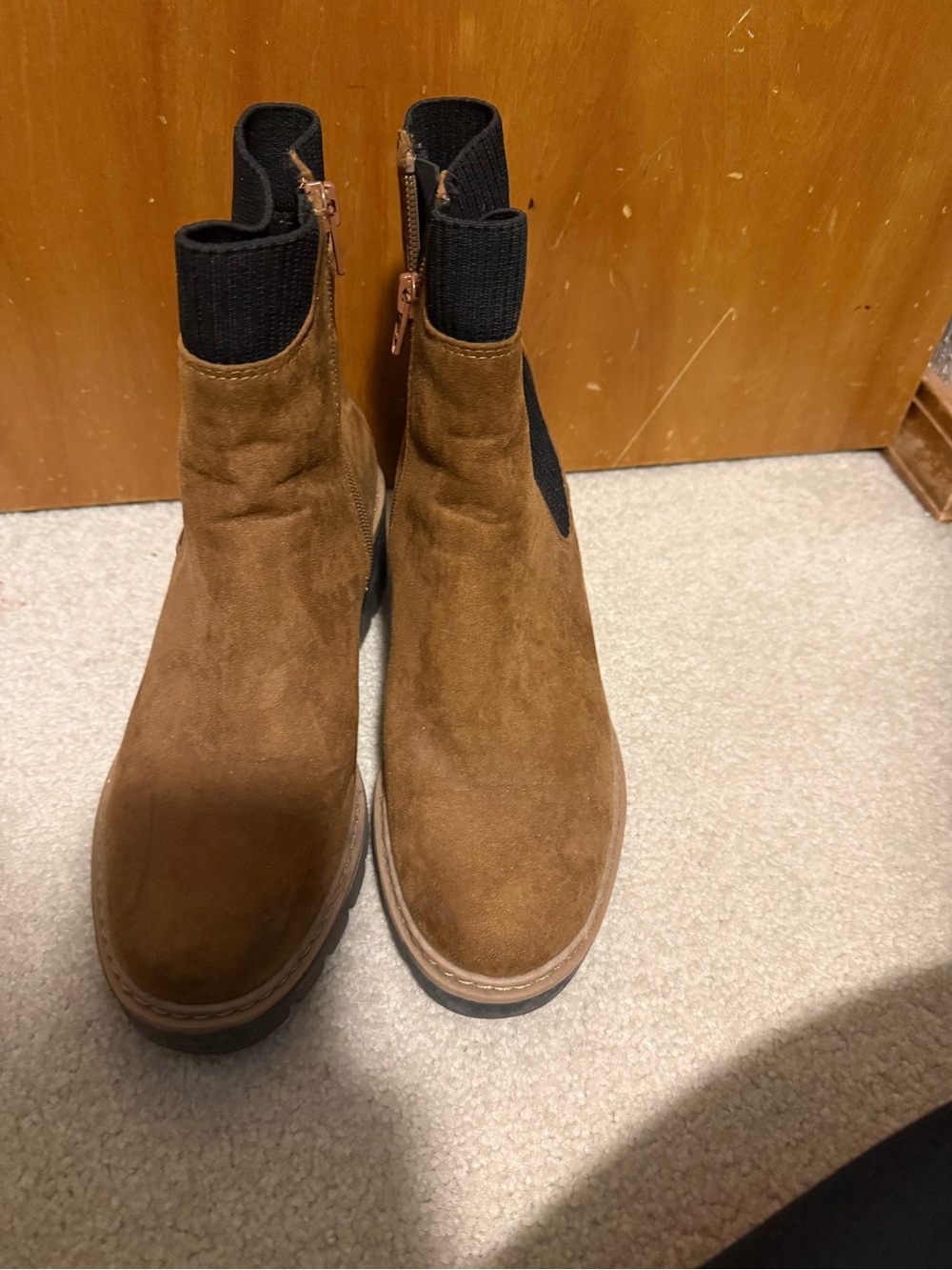 Woman’s  Brown Suede Chelsea Boots